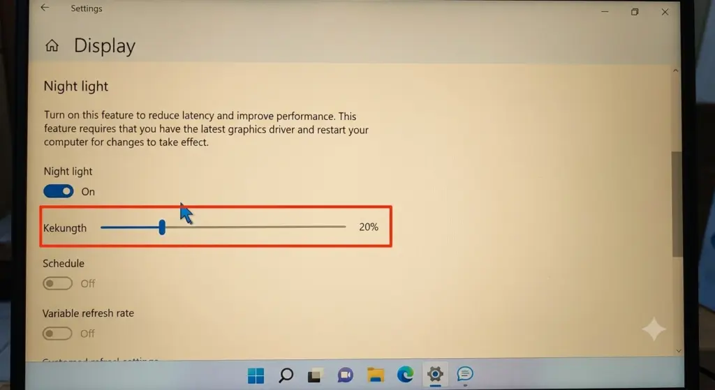 Layar Laptop Menguning