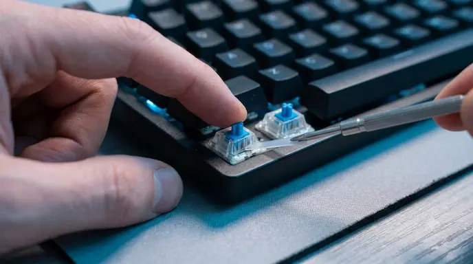 Keyboard Mengetik Huruf Ganda